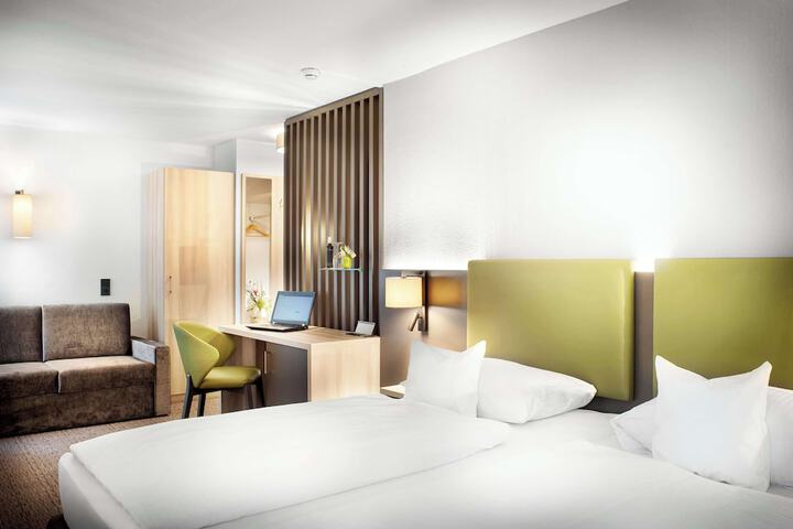 Room 13 of 38
