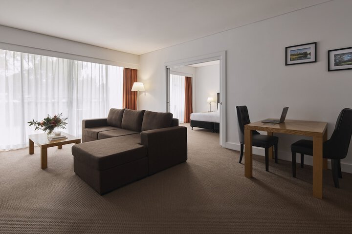 Room 22 of 102