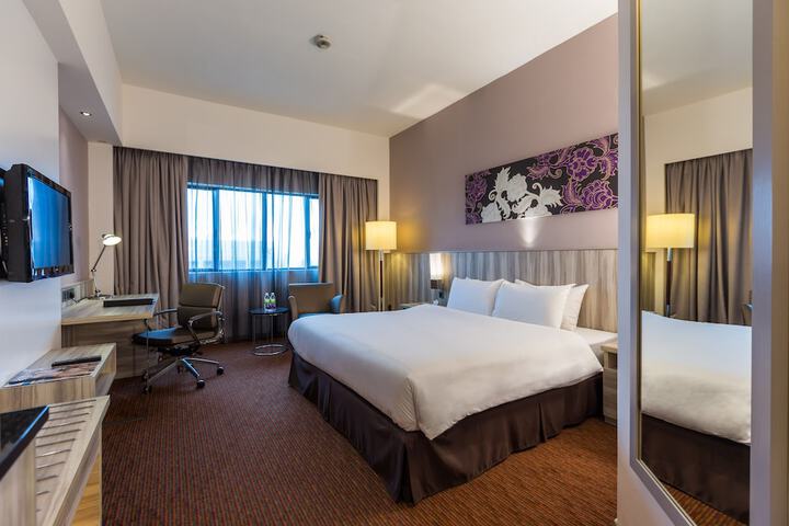 Room 12 of 33