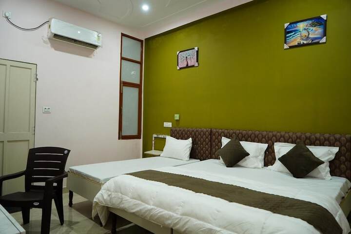 Room 7 of 14