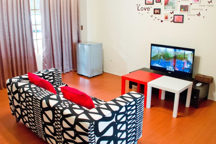 Room 3 of 82