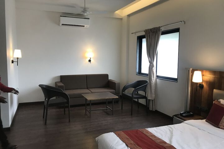 Room 12 of 27