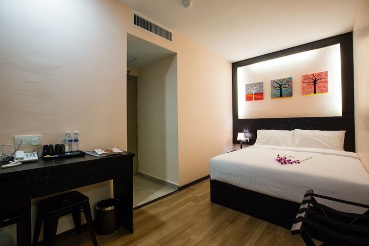 Room 5 of 24