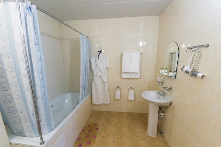 Room 34 of 48