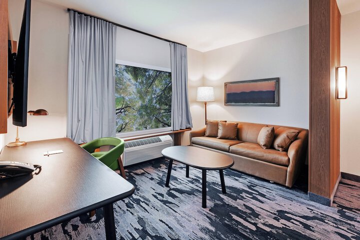 Room 6 of 33