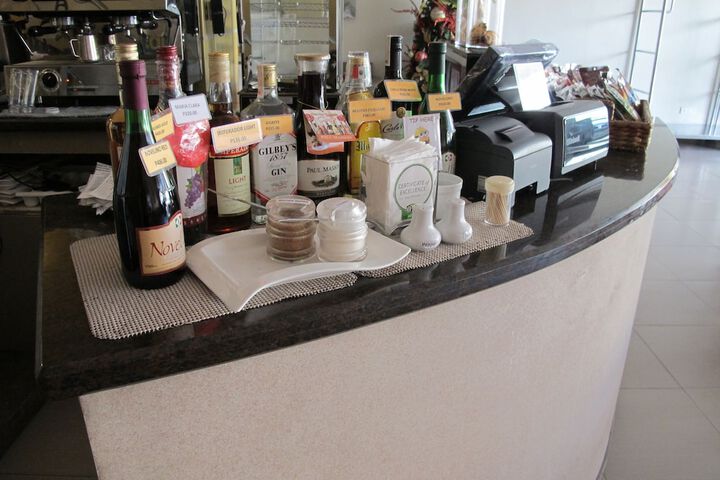 Lounge 43 of 58