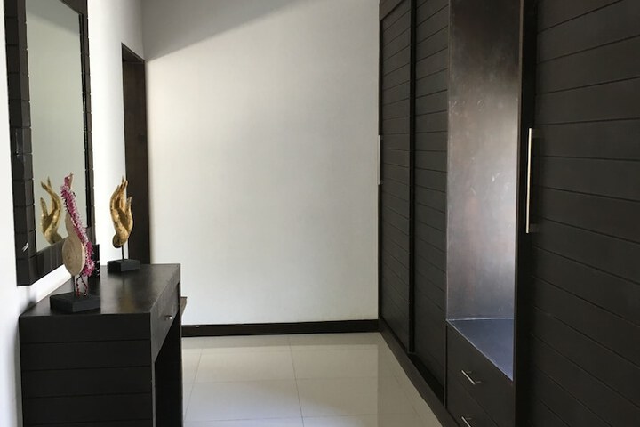 Room 9 of 20