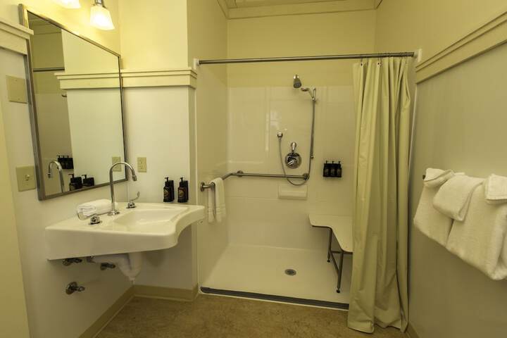 Room 9 of 26