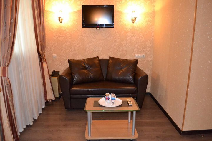 Room 7 of 28