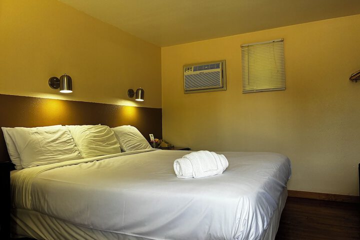 Room 8 of 19