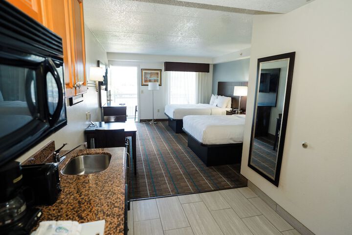 2 Double Beds Efficiency Suite (5 of 11)
