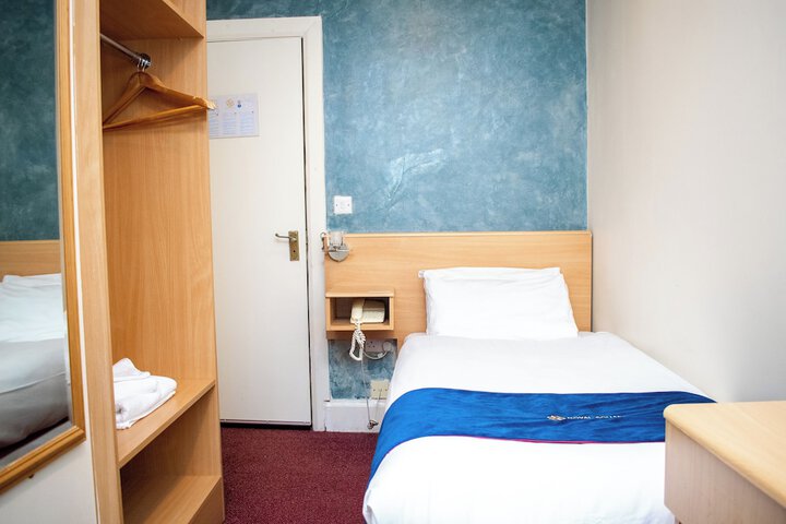 Room 90 of 157