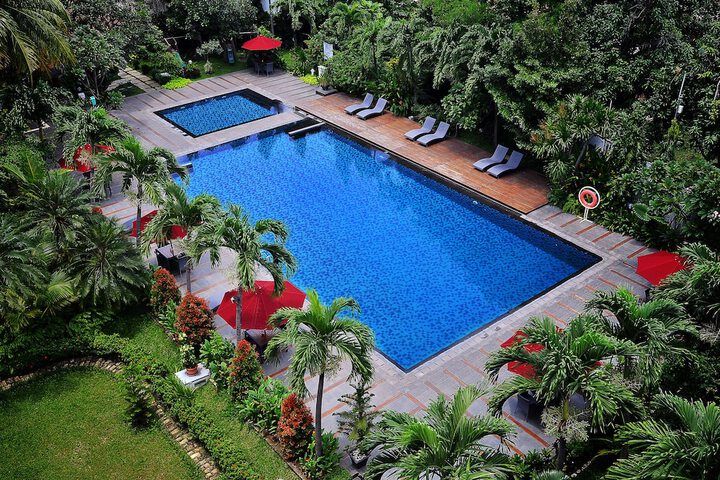 Hotel Pool