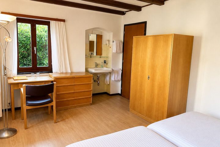 Room 9 of 31
