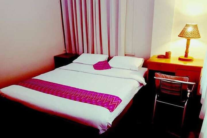 Room 7 of 9