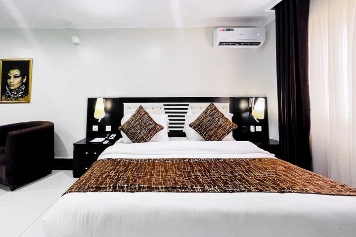 Room 10 of 25