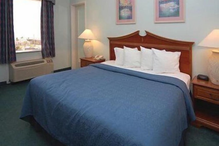 1 King Bed Suite (7 of 19)