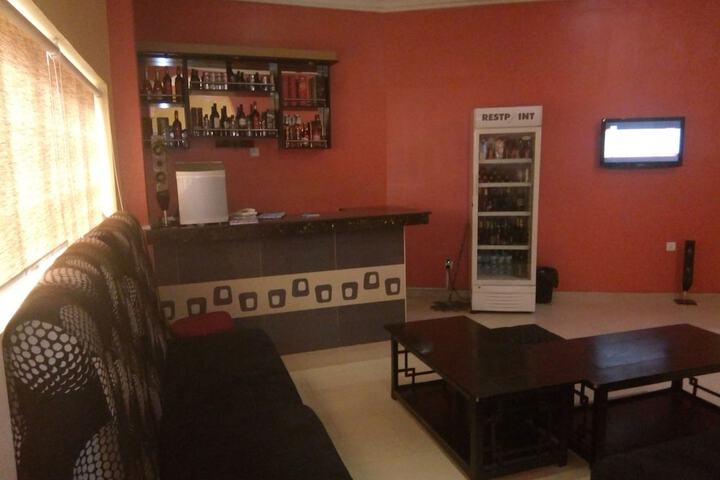 Lounge 23 of 24