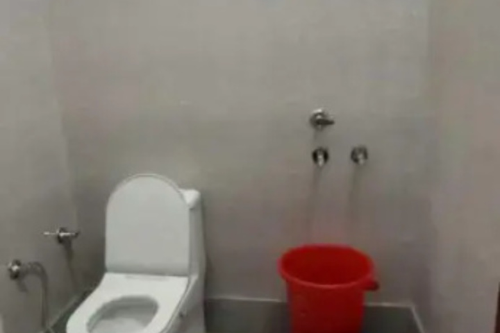 Room 8 of 11