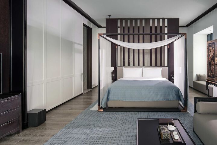 Room 44 of 99