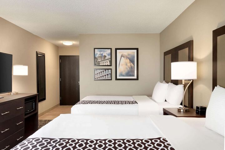 2 Queen Beds (7 of 7)