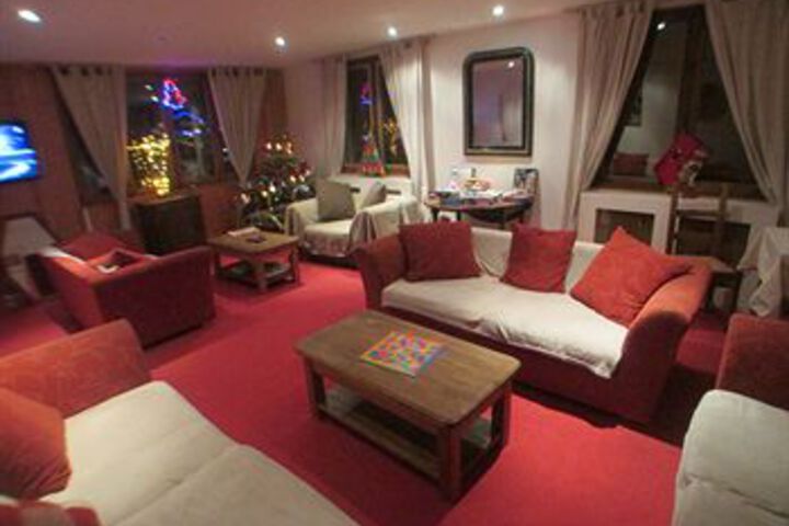 Lounge 9 of 45