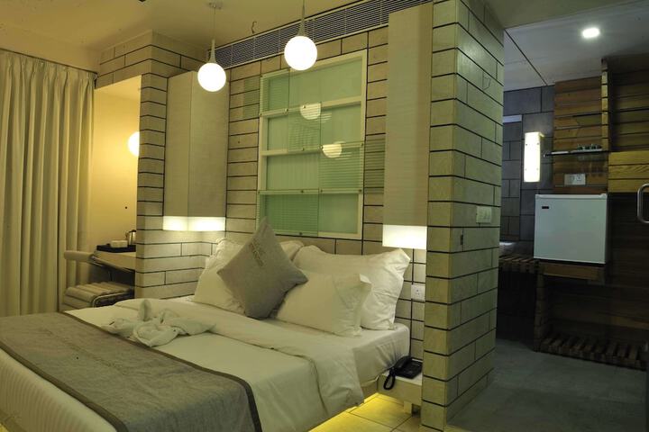 Room 8 of 60