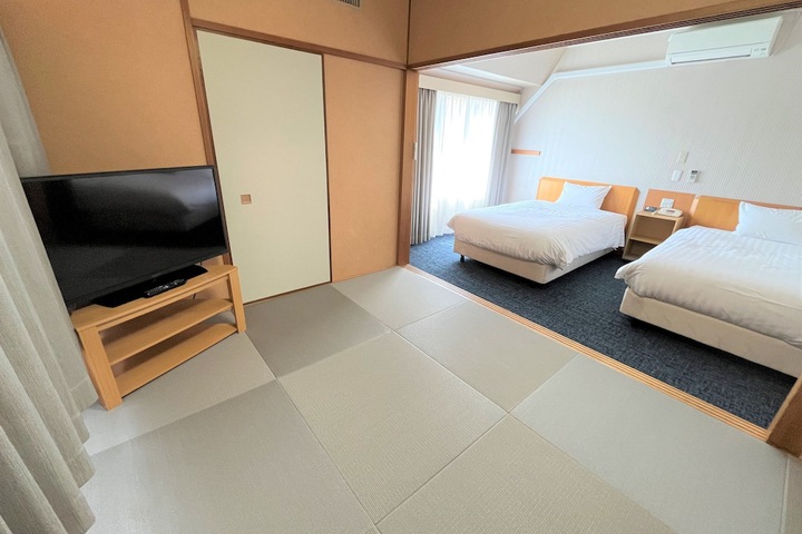 Room 17 of 36