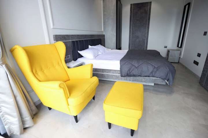 Room 9 of 48