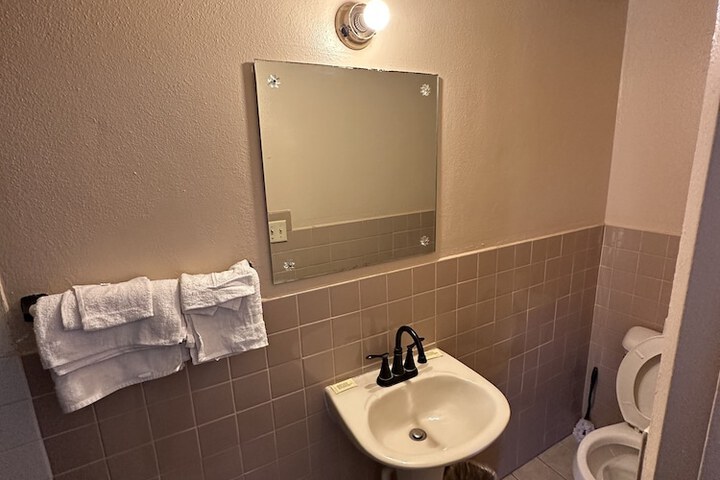 Room 6 of 10