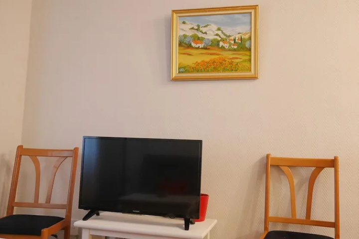 Room 6 of 12