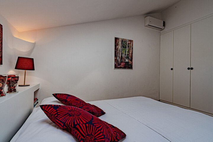Room 5 of 33