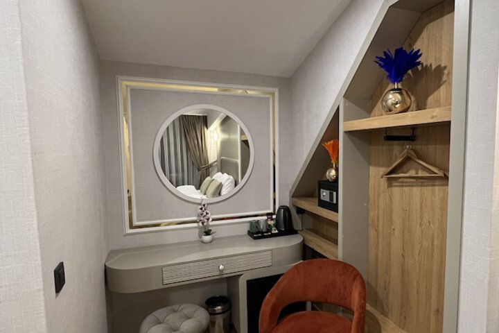 Room 35 of 47
