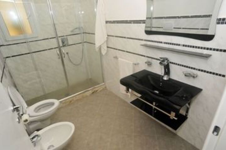 Room 5 of 26