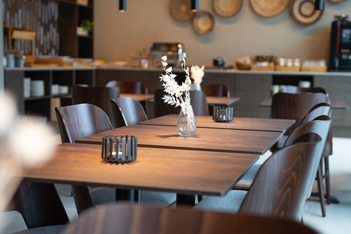 Dining 18 of 25