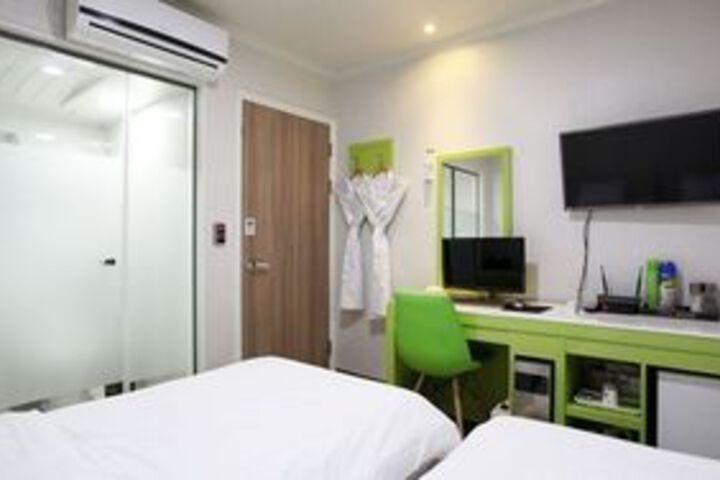 Room 37 of 44