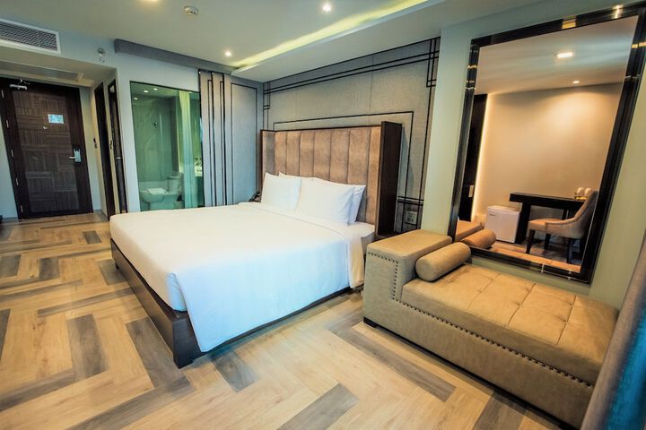 Room 12 of 82
