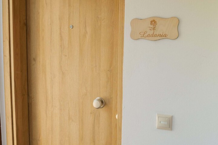 Room 3 of 28