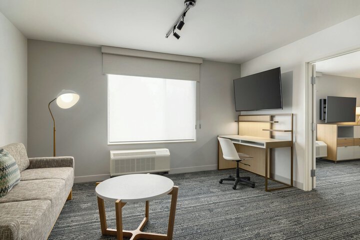 Room 10 of 37