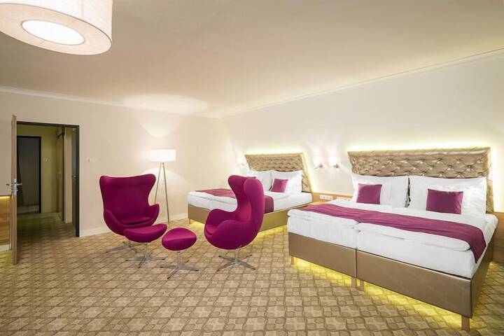 Room 17 of 80