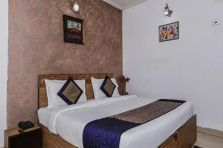 Room 2 of 16