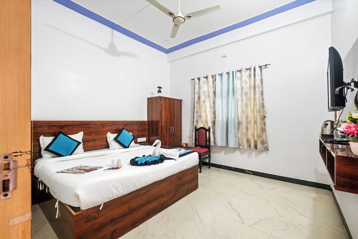 Room 6 of 30