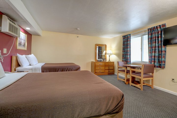Standard Room, King or Two Doubles (3 of 7)