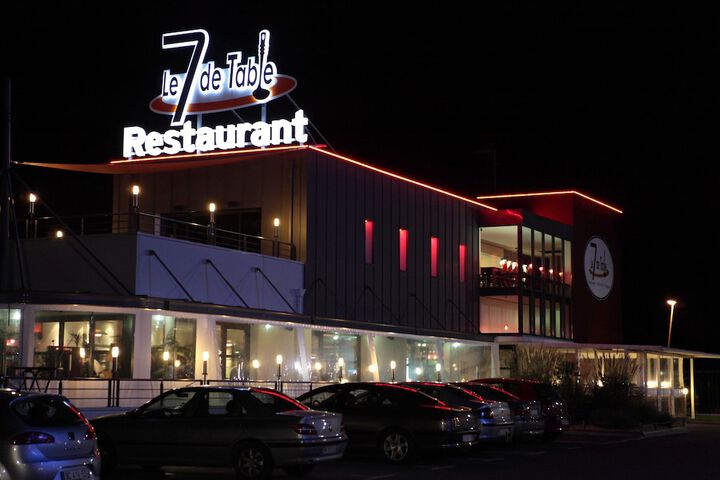 Dining 33 of 61