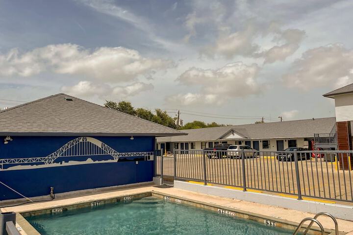 Pool image of Deluxe Inn & Suites Corpus Christi I 37