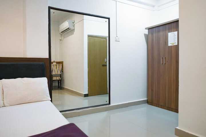 Room 49 of 86