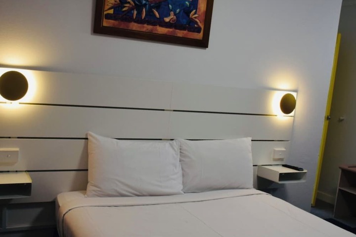 Room 6 of 17