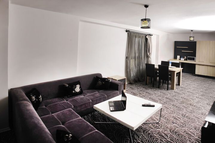 Room 9 of 88