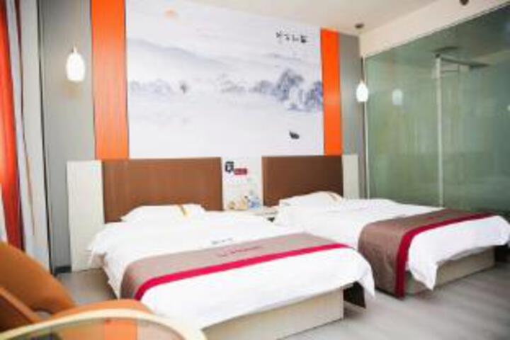 Room 12 of 14