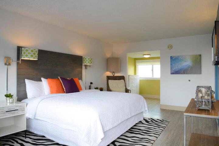 House King Size Bed (4 of 23)